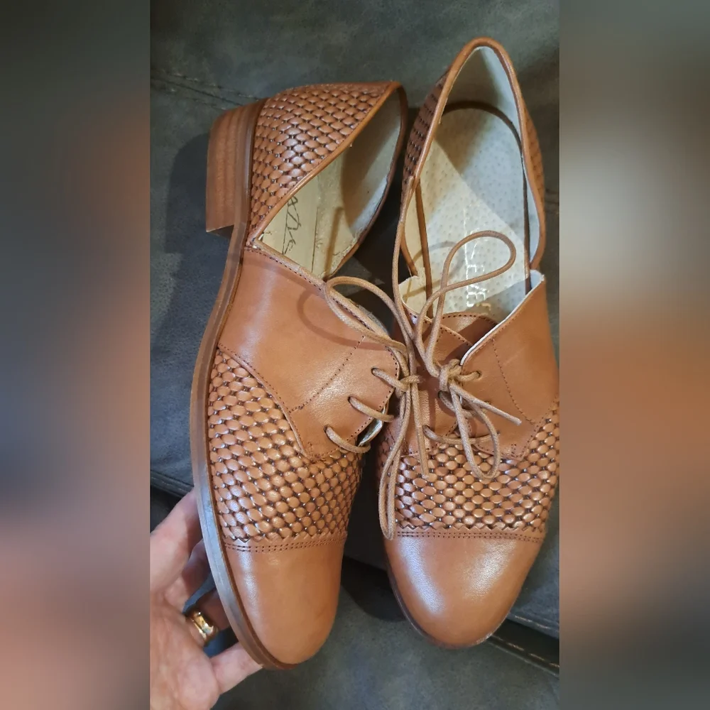 Sixtyseven Women's Cognac Woven Leather Lace-Up Flats